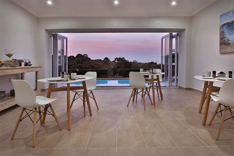 blue horizon sitting area 768x512