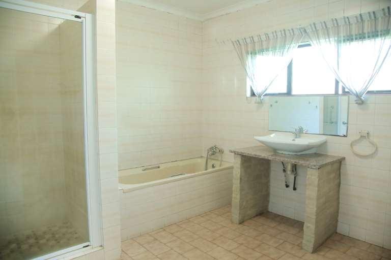 Communal bathroom 1 768x512