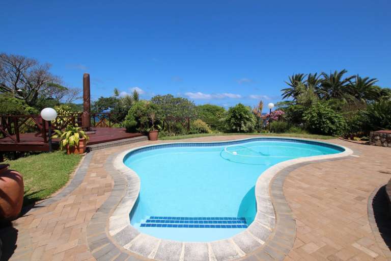 swimmingpool7 768x512