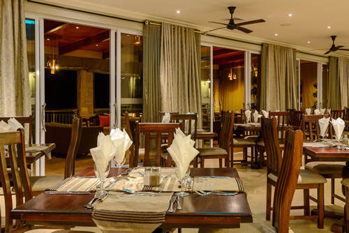 30 SOUTH Restaurant at night